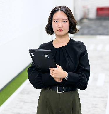 説明を聞く参加者たち